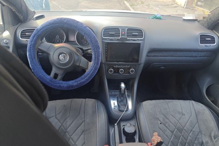 Used Volkswagen Golf 2012 1.6L Automatic Fashion Model Center Console