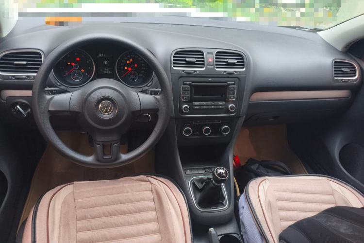 Used Volkswagen Golf 2012 1.6 Manual Fashion Edition Center Console