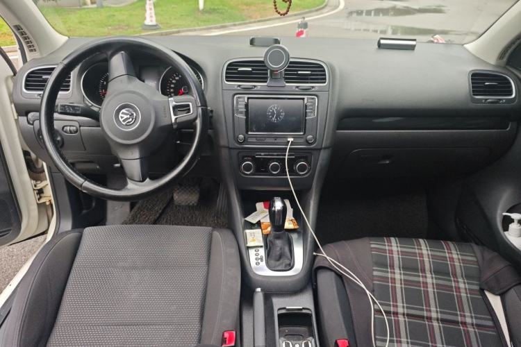 Used Volkswagen Golf 2012 1.4 TSI Automatic Comfort Edition Center Console