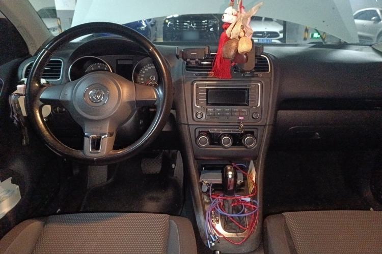 Used Volkswagen Golf 2012 1.6L Automatic Comfort Model Center Console