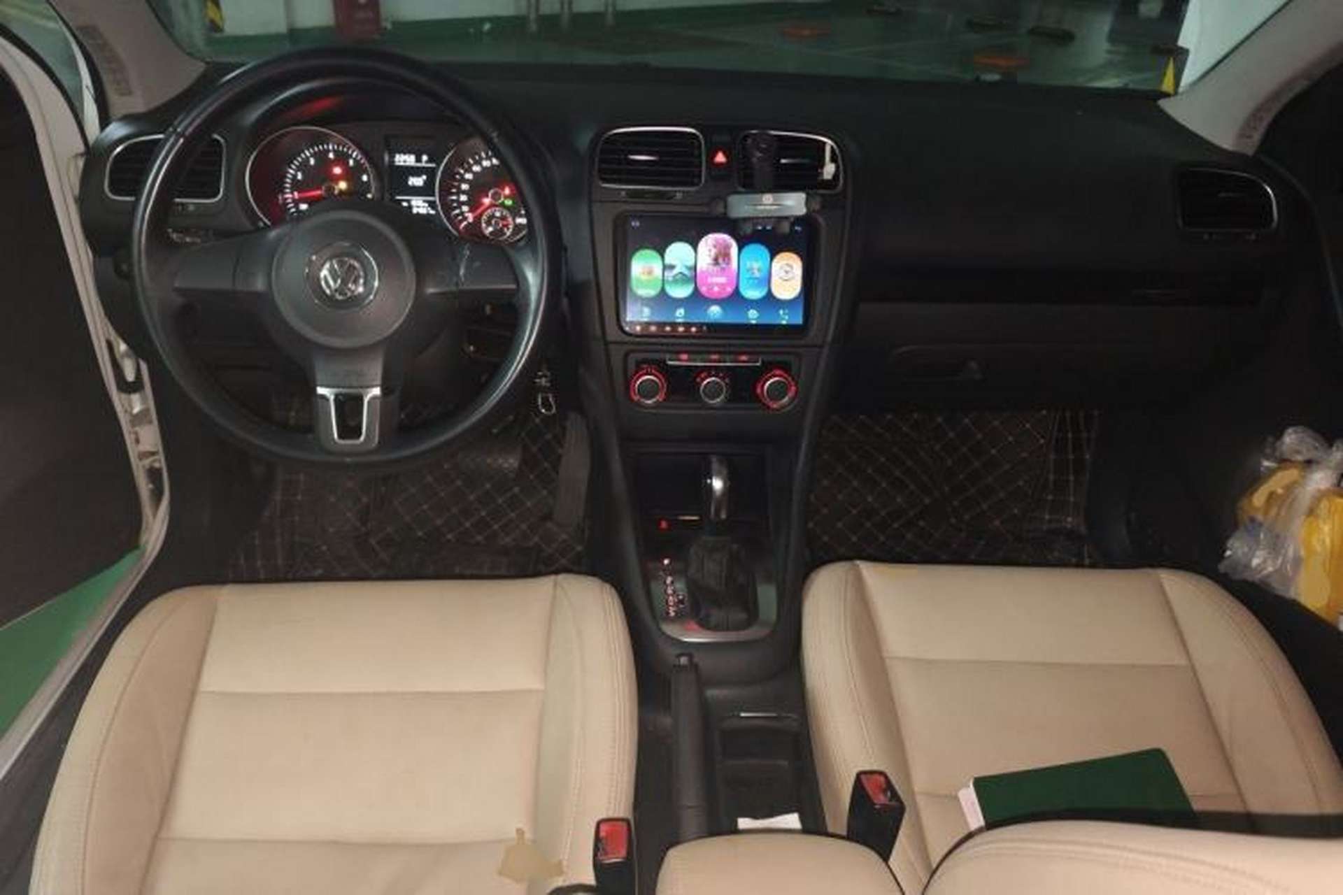 Used Volkswagen Golf 2012 1.6L Automatic Comfort Model Center Console