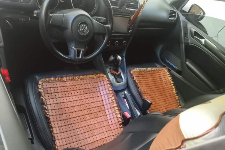 Used Volkswagen Golf 2012 1.6L Automatic Comfort Model Center Console