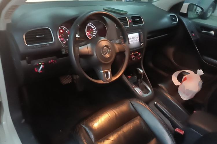 Used Volkswagen Golf 2012 1.4 TSI Automatic Comfort Edition Center Console