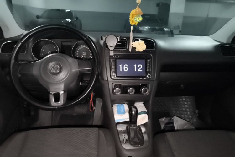 Used Volkswagen Golf 2012 1.6L Automatic Comfort Model Center Console