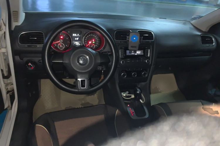 Used Volkswagen Golf 2012 1.4 TSI Automatic Comfort Edition Center Console