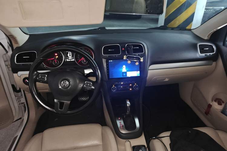 Used Volkswagen Golf 2012 1.4TSI Automatic Luxury Edition Center Console