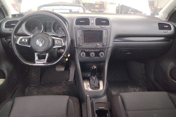 Used Volkswagen Golf 2012 1.6L Automatic Comfort Model Center Console