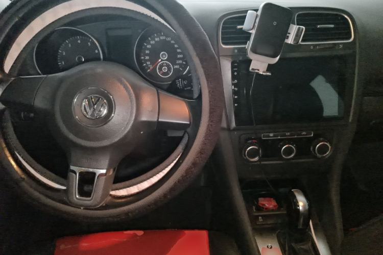 Used Volkswagen Golf 2012 1.6L Automatic Comfort Model Center Console