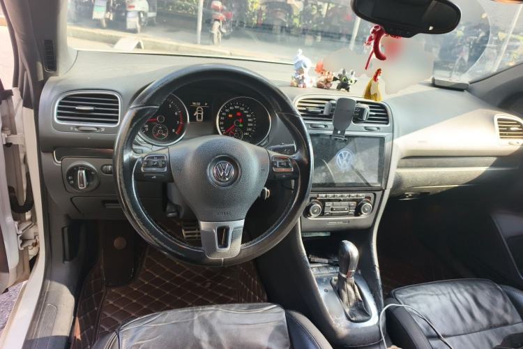 Used Volkswagen Golf 2012 1.4TSI Luxury Convertible Edition Center Console