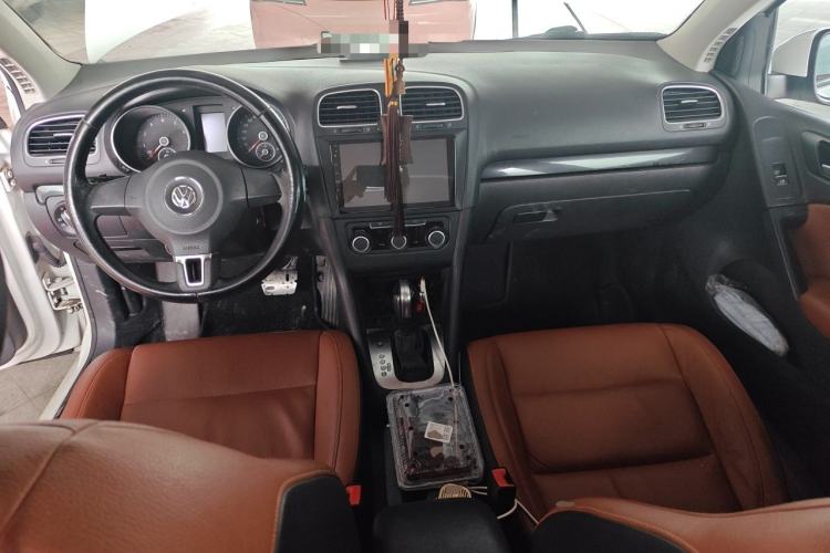 Used Volkswagen Golf 2012 1.6L Automatic Comfort Model Center Console