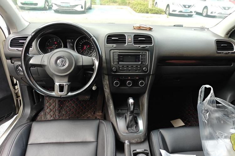 Used Volkswagen Golf 2012 1.4 TSI Automatic Comfort Edition Center Console