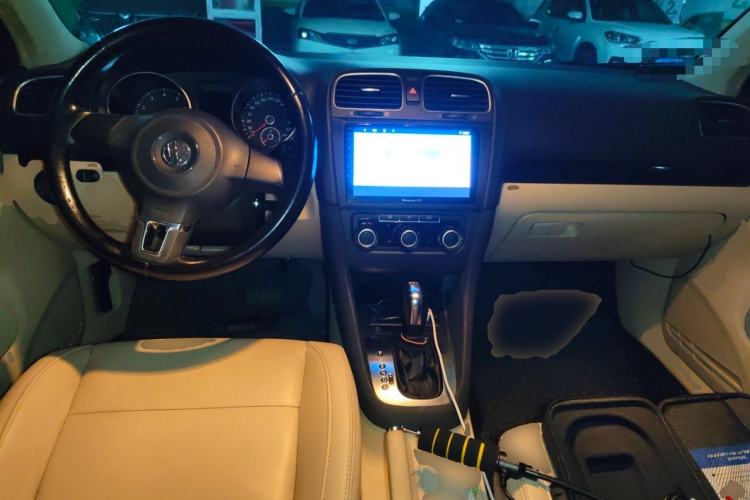 Used Volkswagen Golf 2012 1.4 TSI Automatic Comfort Edition Center Console