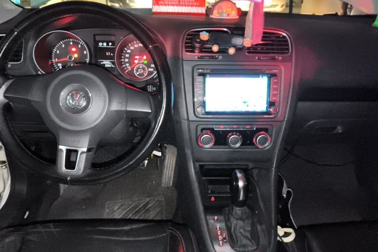 Used Volkswagen Golf 2012 1.6L Automatic Comfort Model Center Console