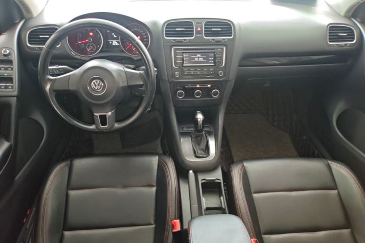 Used Volkswagen Golf 2012 1.6L Automatic Comfort Model Center Console