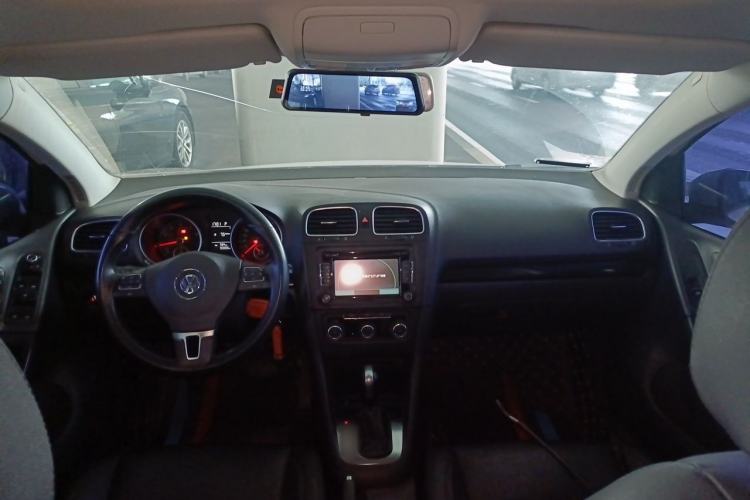 Used Volkswagen Golf 2012 1.6L Automatic Comfort Model Center Console