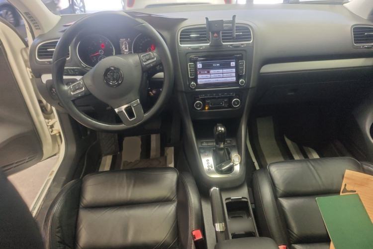 Used Volkswagen Golf 2012 1.4TSI Automatic Luxury Edition Center Console