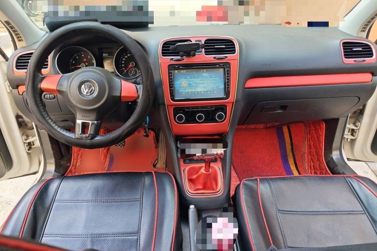Used Volkswagen Golf 2012 1.6 Manual Comfort Edition Center Console