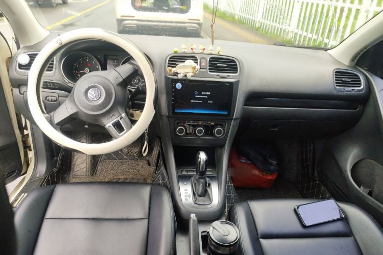 Used Volkswagen Golf 2012 1.6L Automatic Comfort Model Center Console