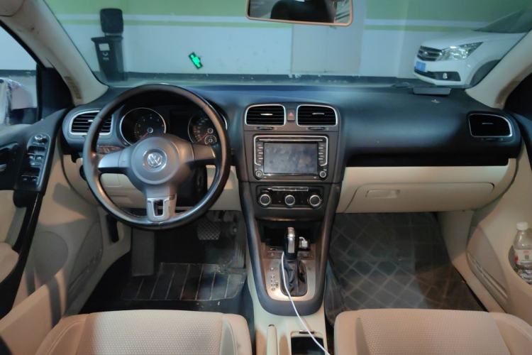 Used Volkswagen Golf 2012 1.4 TSI Automatic Comfort Edition Center Console