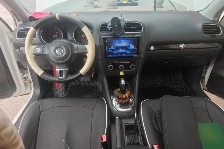 Used Volkswagen Golf 2012 1.6L Automatic Comfort Model Center Console