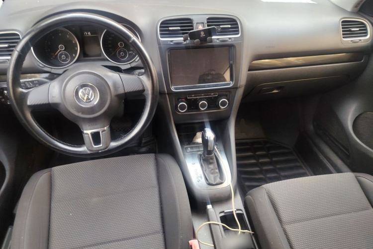 Used Volkswagen Golf 2012 1.6L Automatic Comfort Model Center Console