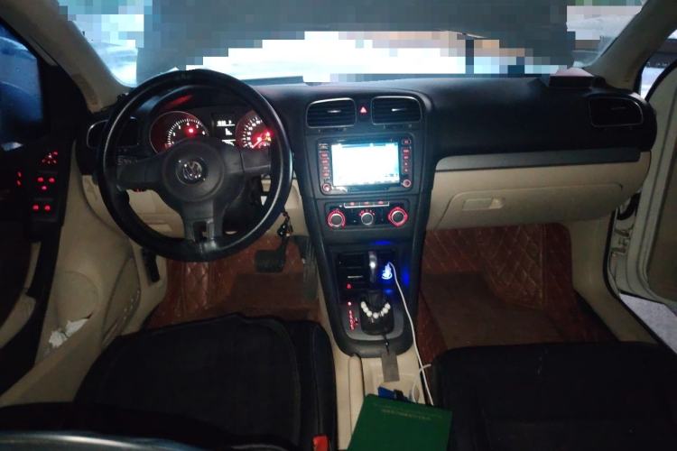Used Volkswagen Golf 2012 1.6L Automatic Fashion Model Center Console