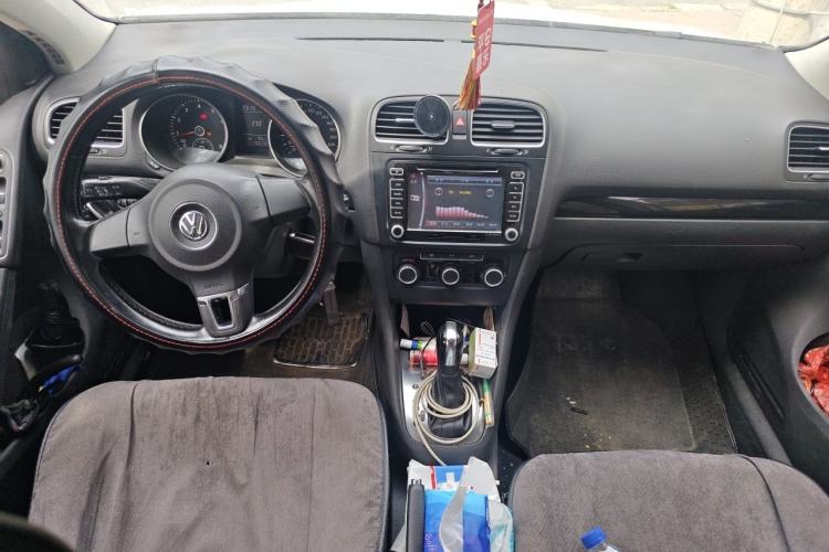 Used Volkswagen Golf 2012 1.6L Automatic Comfort Model Center Console