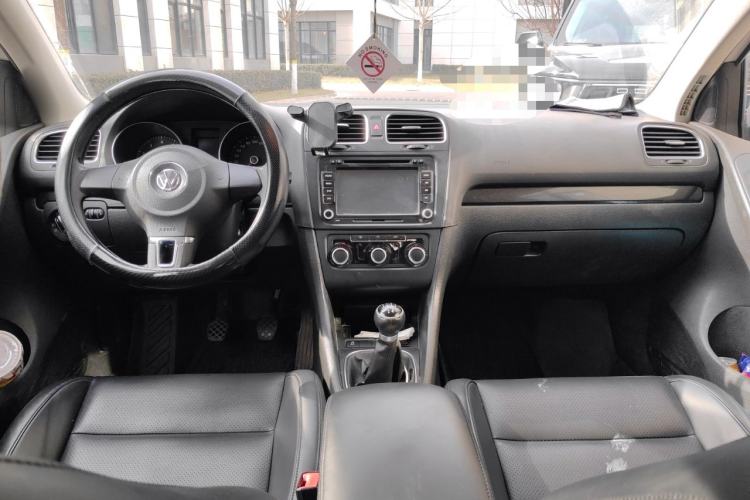 Used Volkswagen Golf 2012 1.6 Manual Comfort Edition Center Console