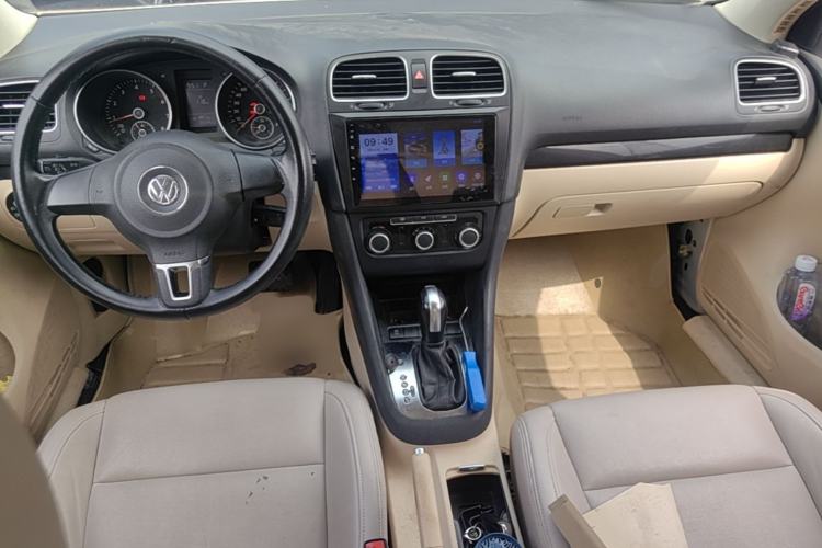 Used Volkswagen Golf 2012 1.6L Automatic Comfort Model Center Console