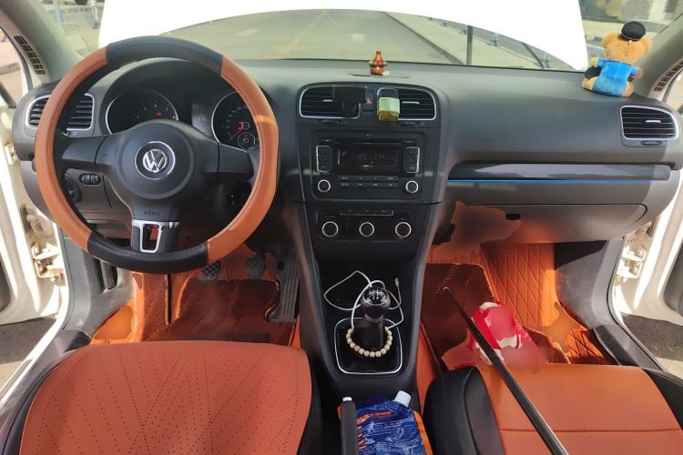 Used Volkswagen Golf 2012 1.6 Manual Comfort Edition Center Console