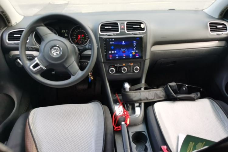 Used Volkswagen Golf 2012 1.6L Automatic Fashion Model Center Console