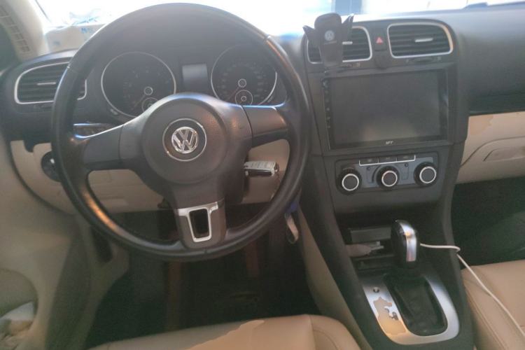 Used Volkswagen Golf 2012 1.6L Automatic Comfort Model Center Console
