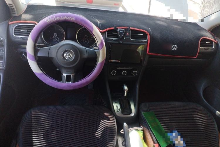 Used Volkswagen Golf 2012 1.6L Automatic Comfort Model Center Console