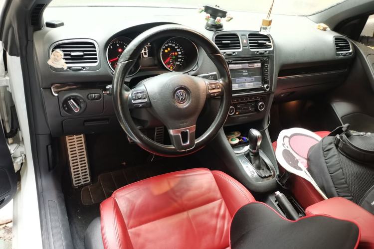 Used Volkswagen Golf 2012 1.4TSI Luxury Convertible Edition Center Console