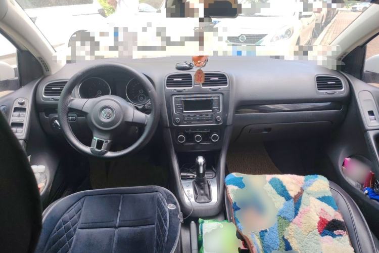 Used Volkswagen Golf 2012 1.6L Automatic Comfort Model Center Console