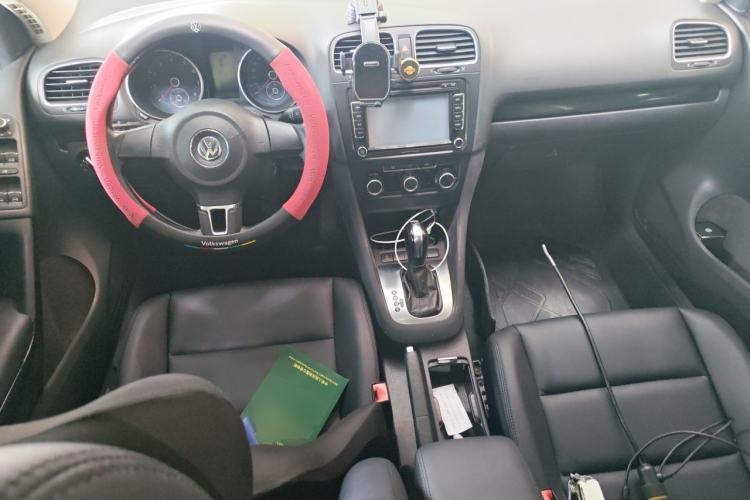 Used Volkswagen Golf 2012 1.6L Automatic Comfort Model Center Console