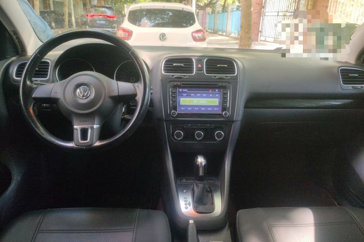 Used Volkswagen Golf 2012 1.6L Automatic Comfort Model Center Console