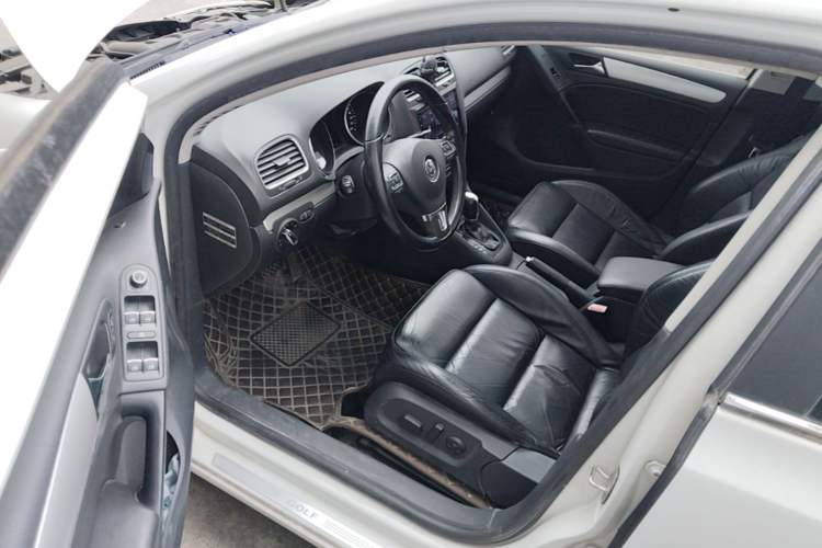 Used Volkswagen Golf 2012 1.4TSI Automatic Luxury Edition Driver Seat