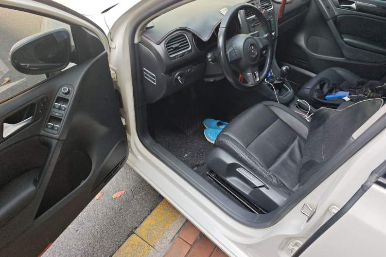 Used Volkswagen Golf 2012 1.6 Manual Comfort Edition Driver Seat