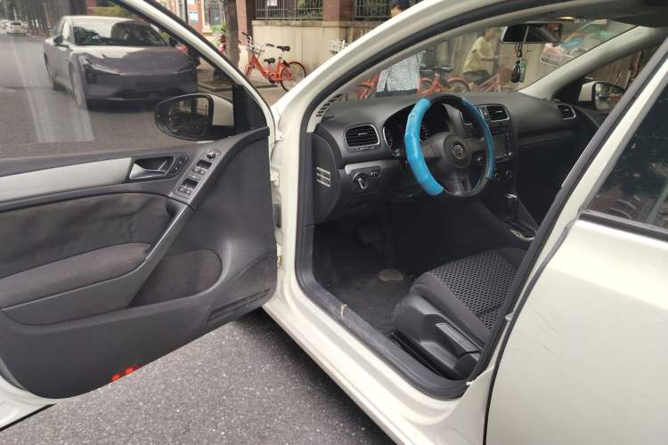 Used Volkswagen Golf 2012 1.6L Automatic Fashion Model Driver Seat