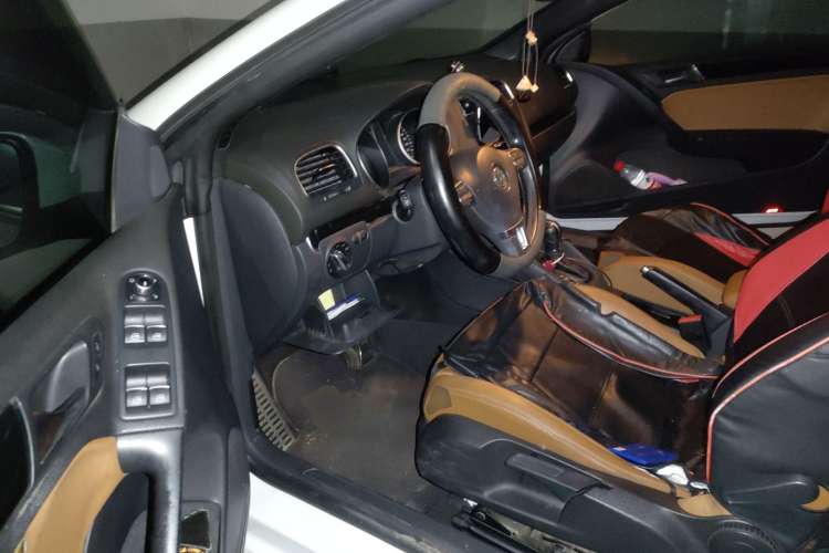 Used Volkswagen Golf 2012 1.4TSI Luxury Convertible Edition Driver Seat