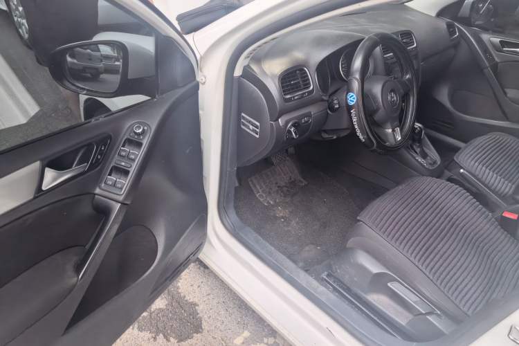 Used Volkswagen Golf 2012 1.6L Automatic Fashion Model Driver Seat