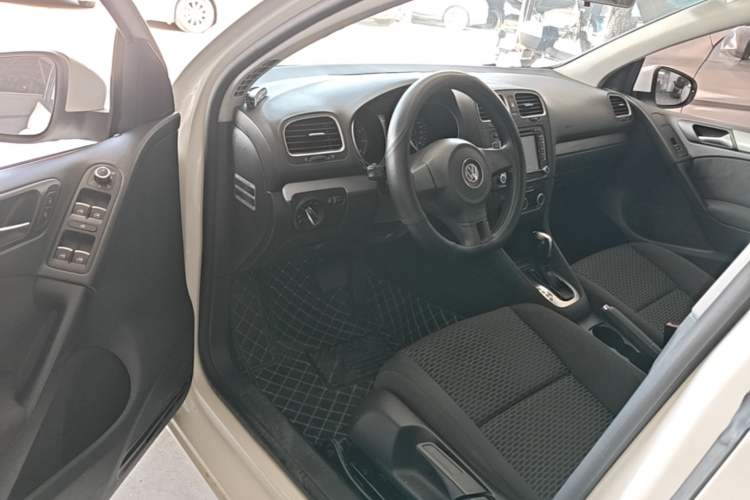 Used Volkswagen Golf 2012 1.6L Automatic Fashion Model Driver Seat