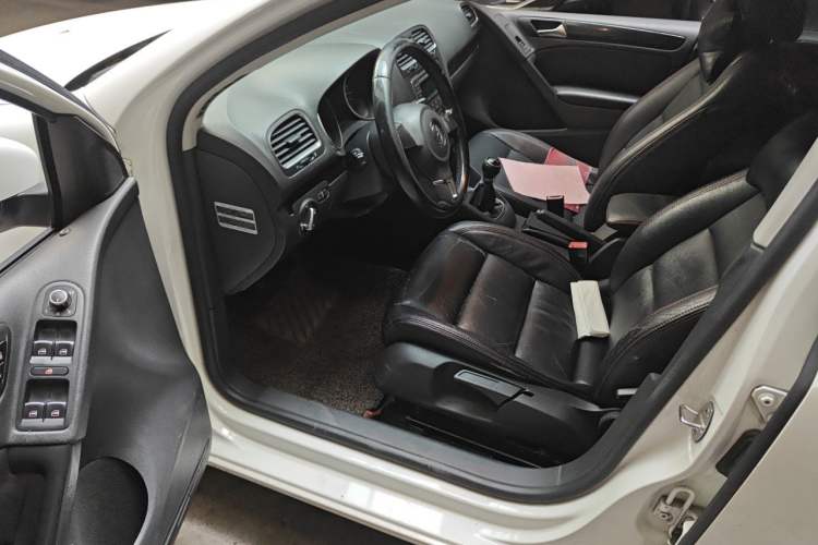 Used Volkswagen Golf 2012 1.6 Manual Comfort Edition Driver Seat
