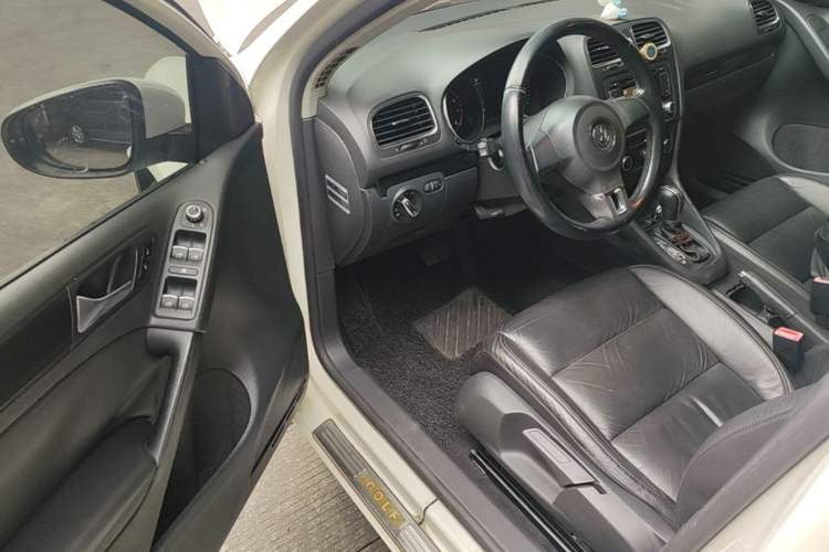 Used Volkswagen Golf 2012 1.4 TSI Automatic Comfort Edition Driver Seat