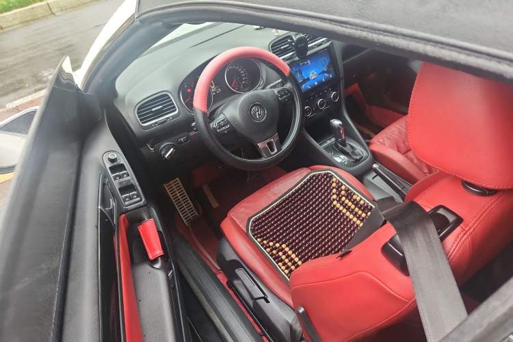 Used Volkswagen Golf 2012 1.4TSI Luxury Convertible Edition Driver Seat