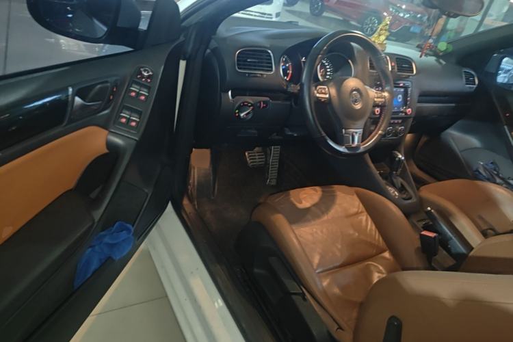 Used Volkswagen Golf 2012 1.4TSI Luxury Convertible Edition Driver Seat