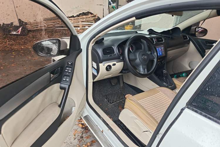 Used Volkswagen Golf 2012 1.6L Automatic Fashion Model Driver Seat
