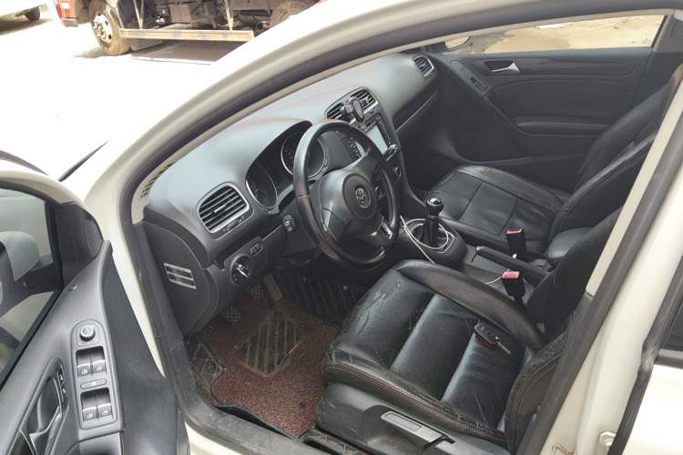 Used Volkswagen Golf 2012 1.6 Manual Comfort Edition Driver Seat