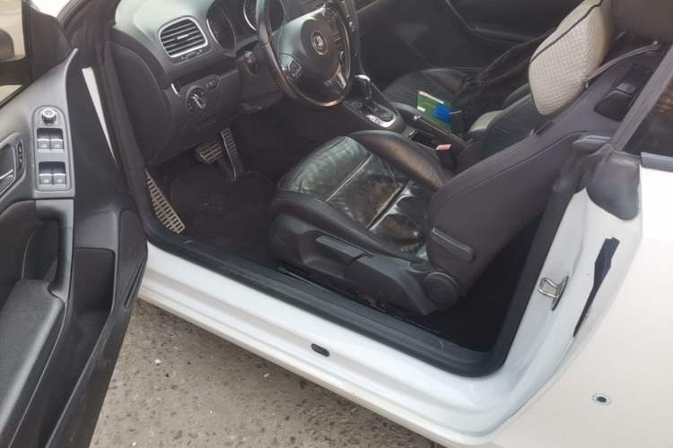 Used Volkswagen Golf 2012 1.4TSI Luxury Convertible Edition Driver Seat